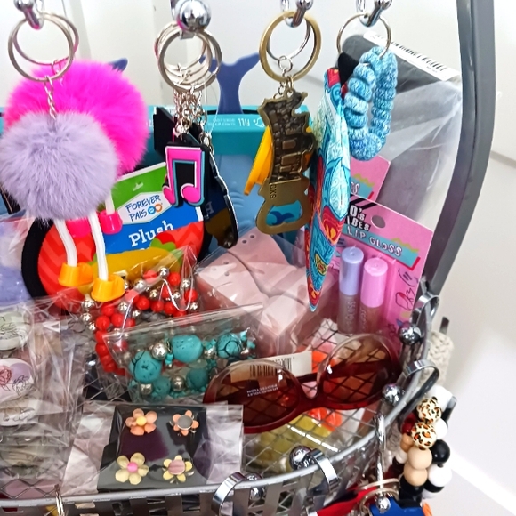 $5 Buck Basket Item For Live Show - Picture 6 of 9